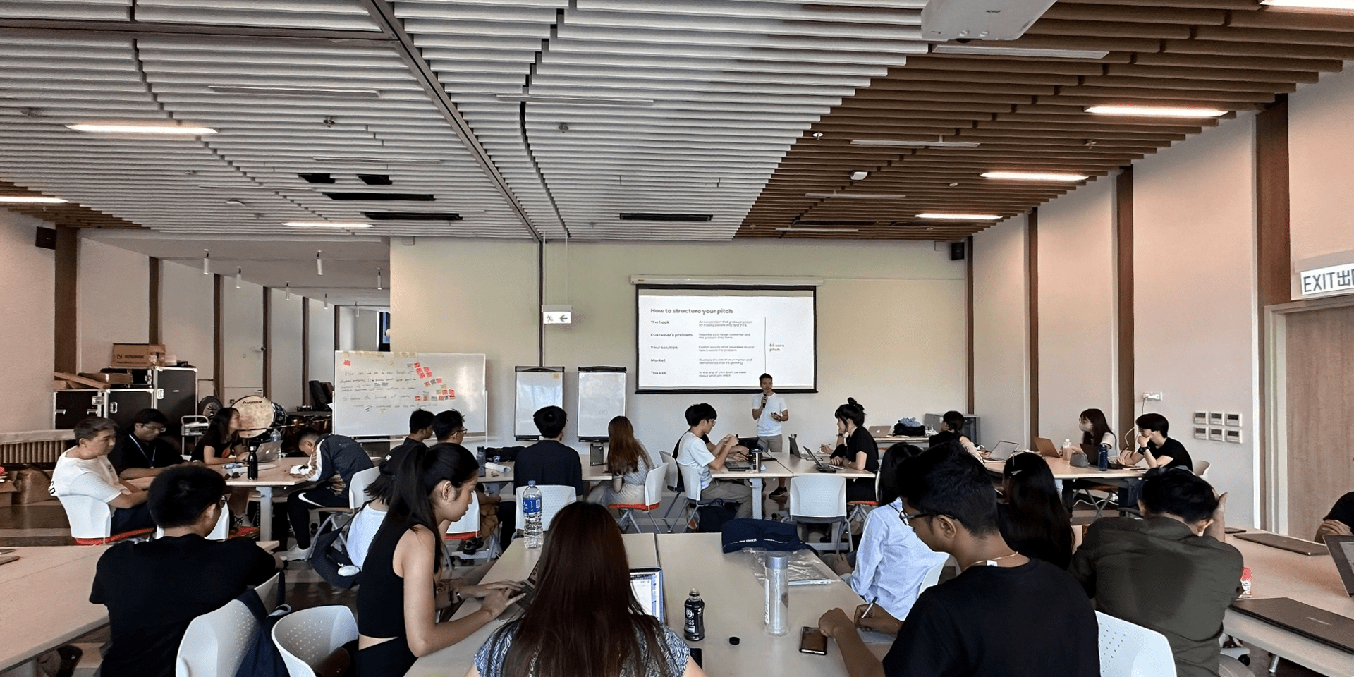 5 Lessons I Learned Teaching Pitch Decks to Startups (and 1 Bonus!)